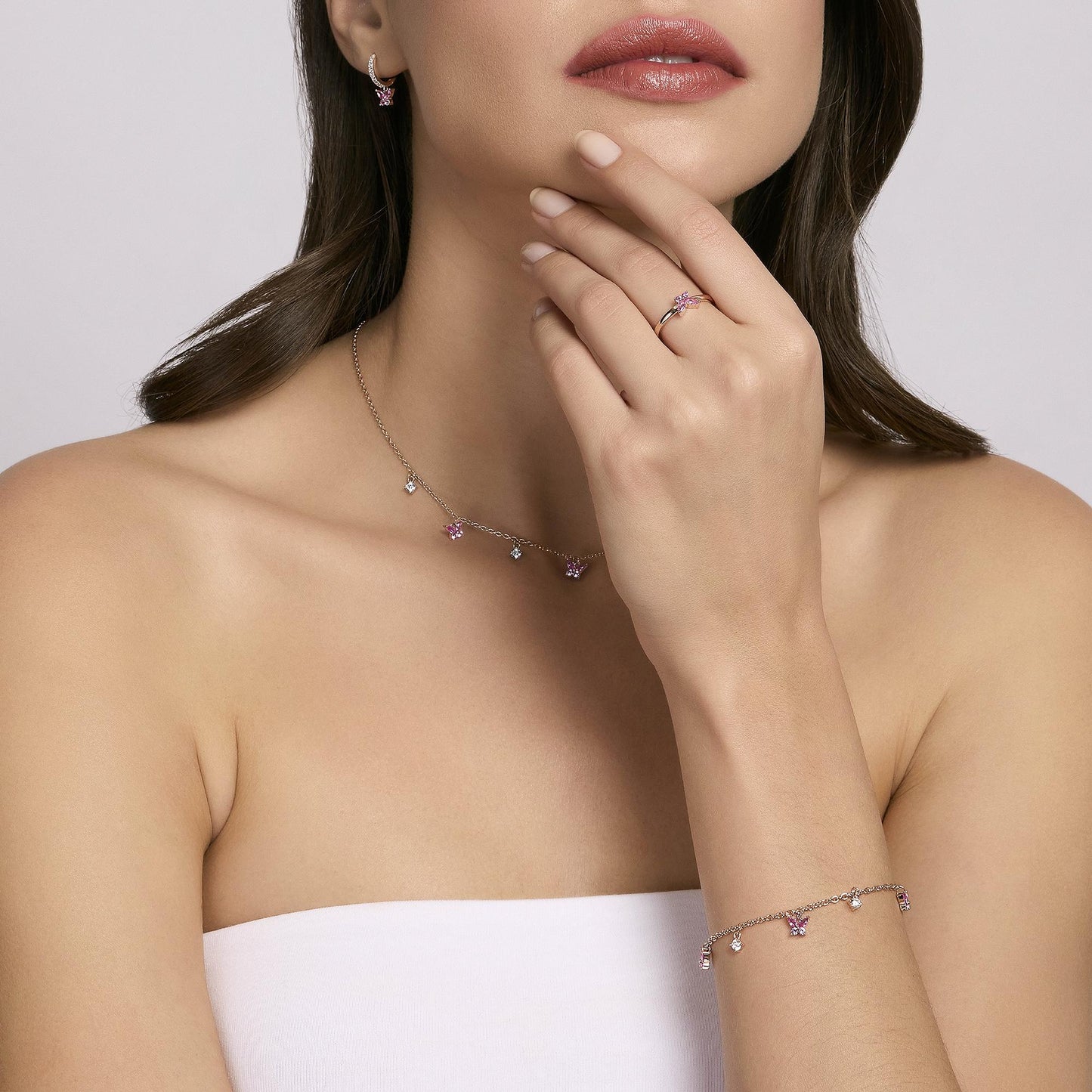 MABINA - Orecchini a cerchio con pendente a forma di farfalla SECRET GARDEN