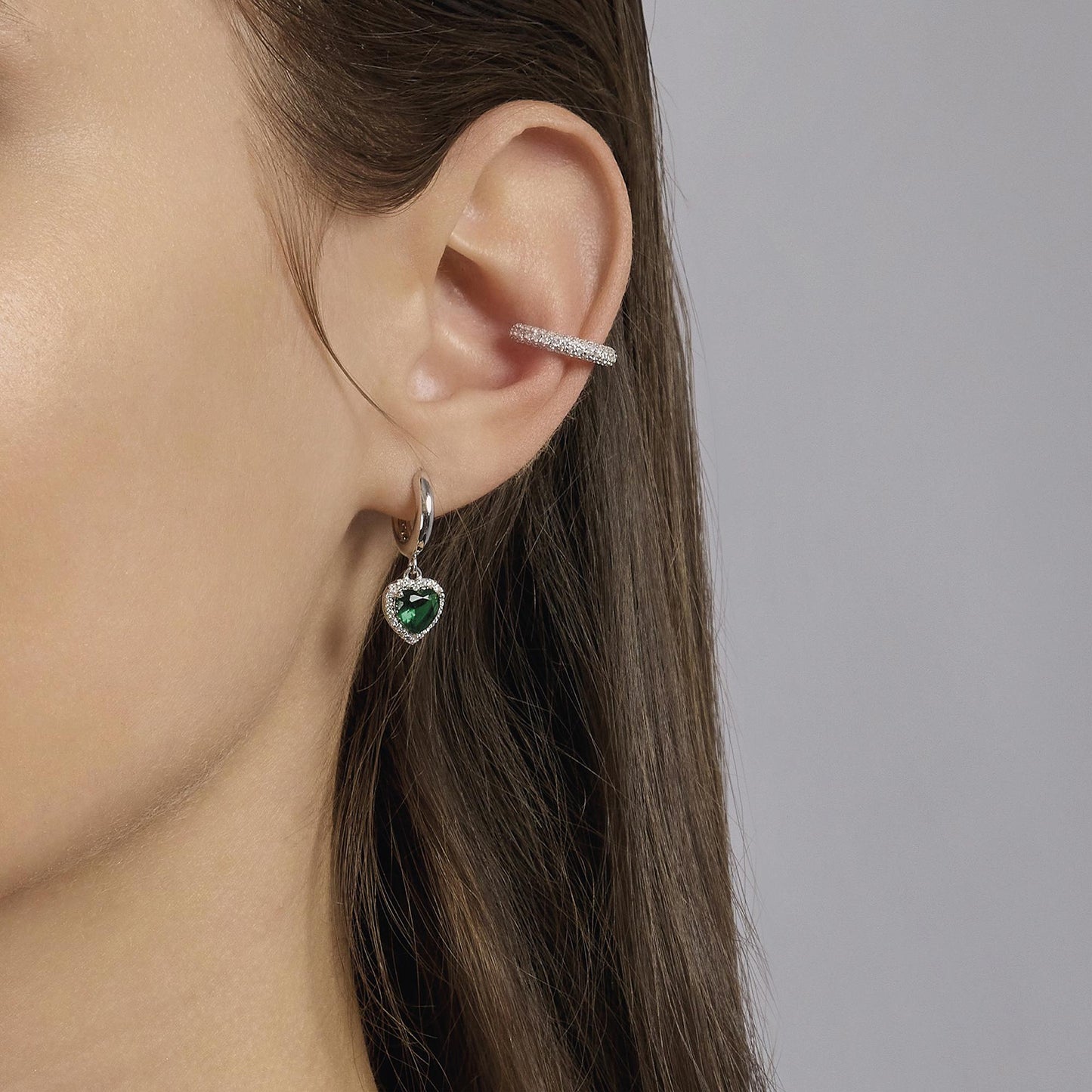 MABINA - Orecchini in argento a cerchio con smeraldi sintetici taglio cuore