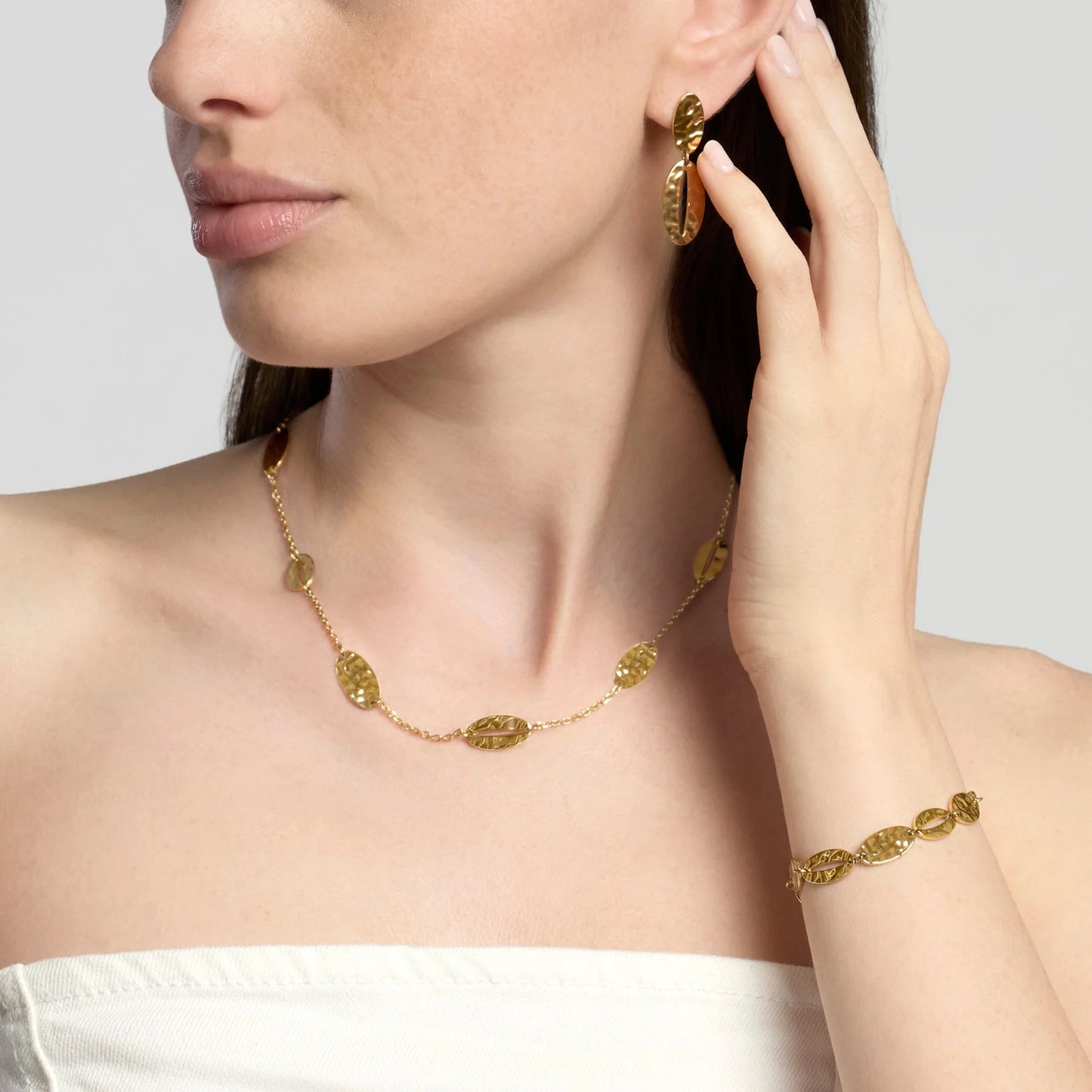 KIDULT - Bracciale in acciaio dorato con elementi ovali martellati