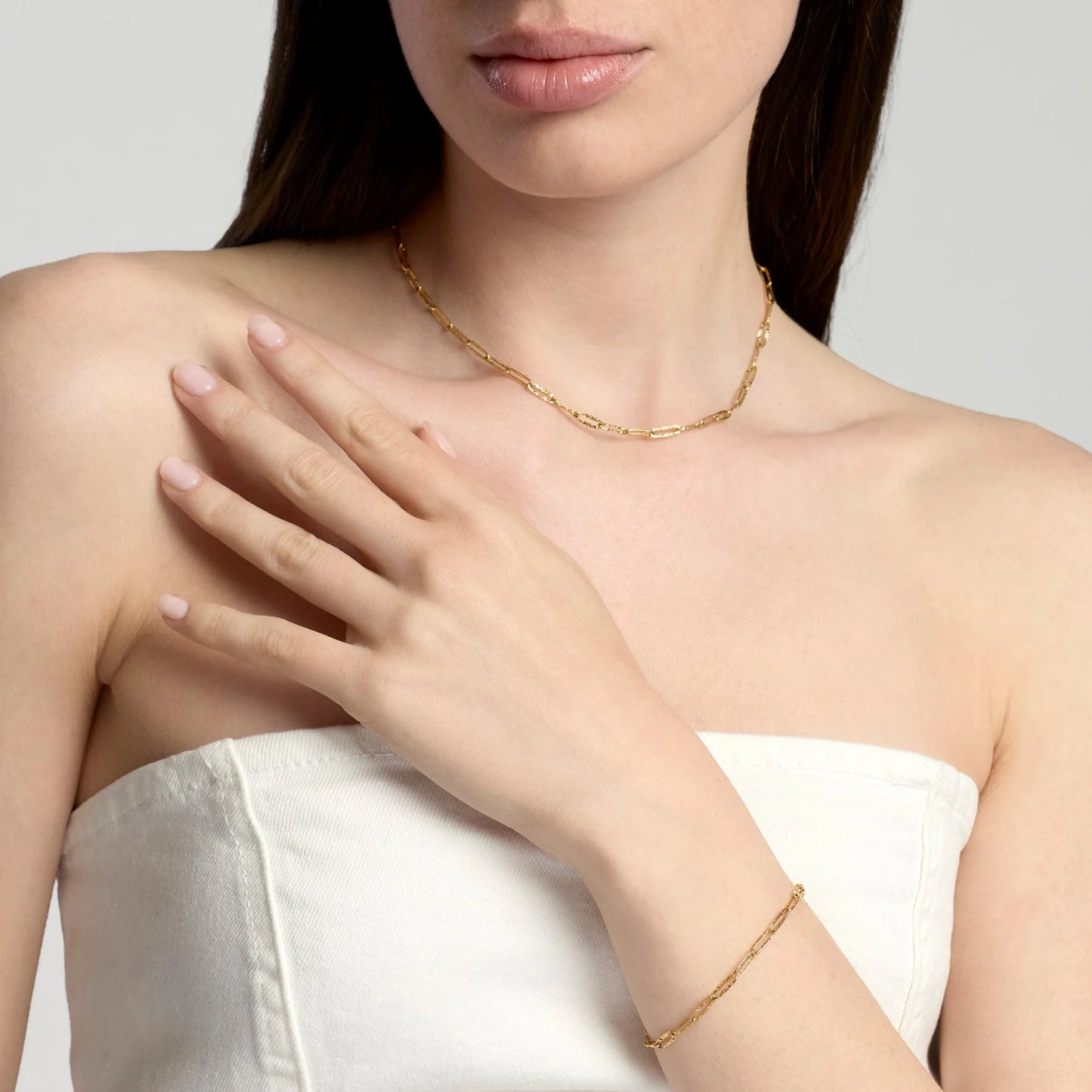 KIDULT - Bracciale in acciaio dorato con elementi martellati