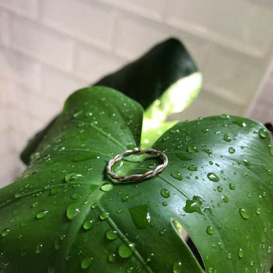 THREAD OF LOVE - Intertwined Ring